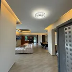 White - Sea View فيلة لوتراكي