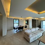 White - Sea View فيلة