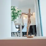 White - Sea View فيلة
