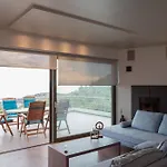 White - Sea View فيلة