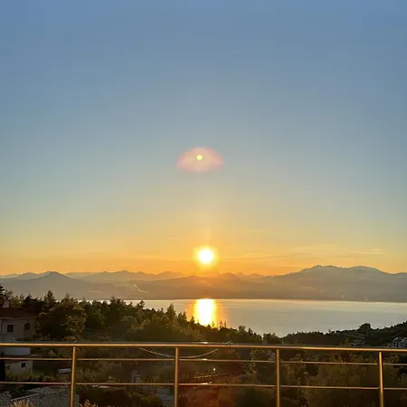 White - Sea View *