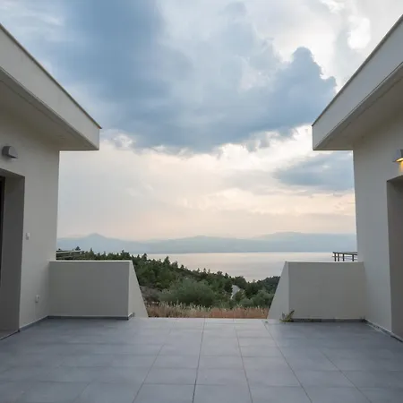 Вилла White - Sea View Лоутраки